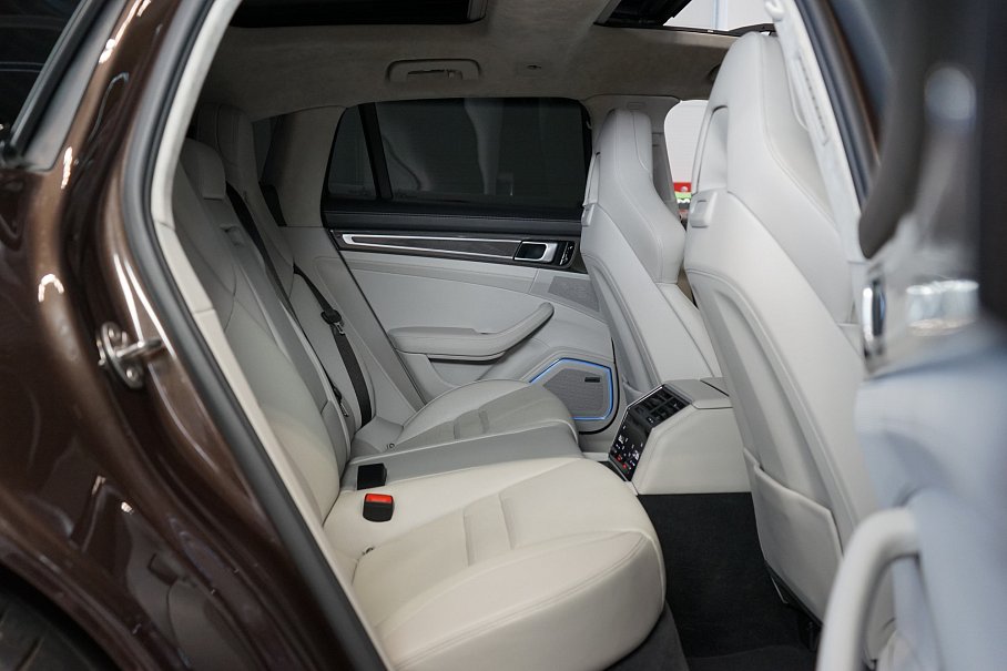 Porsche Panamera Sport Turismo Turbo