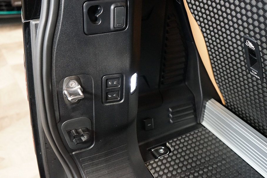 Land Rover Defender 90 P525