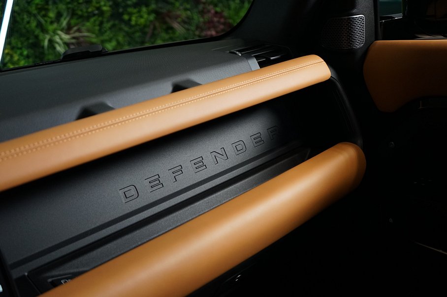 Land Rover Defender 90 P525