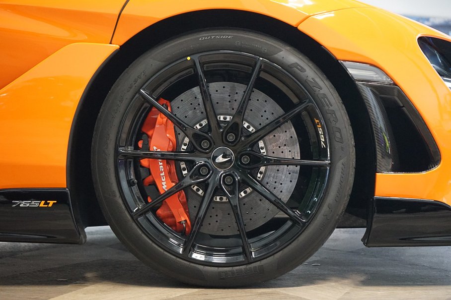 McLaren 765LT 