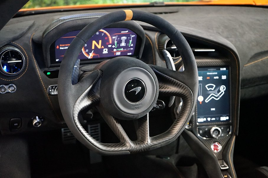 McLaren 765LT 