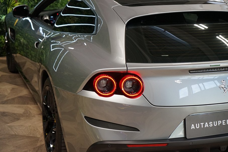 Ferrari GTC4 Lusso T