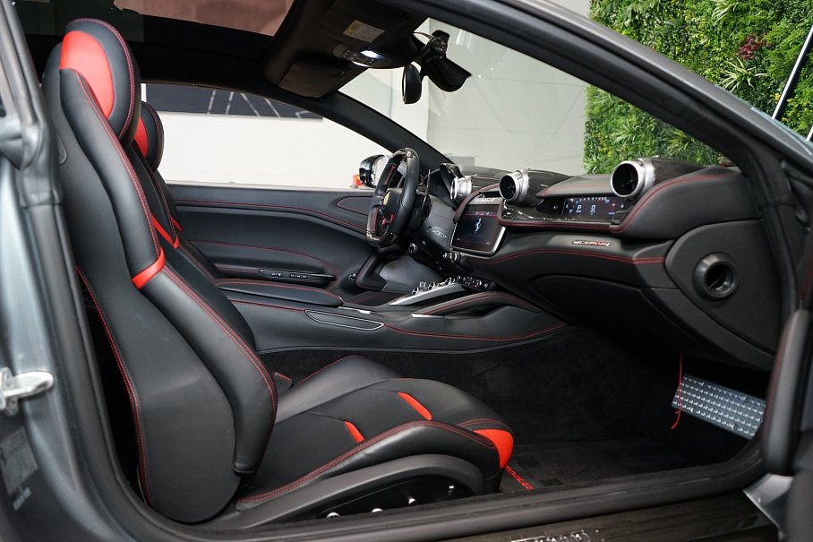 Ferrari GTC4 Lusso T