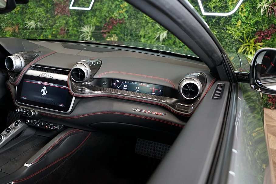 Ferrari GTC4 Lusso T