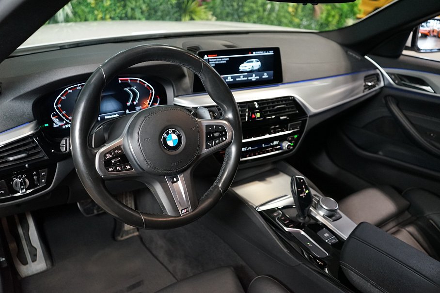 BMW Řada 5 530d xDrive Touring
