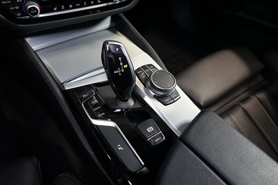 BMW Řada 5 530d xDrive Touring