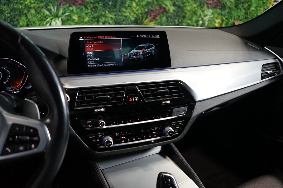 BMW Řada 5 530d xDrive Touring