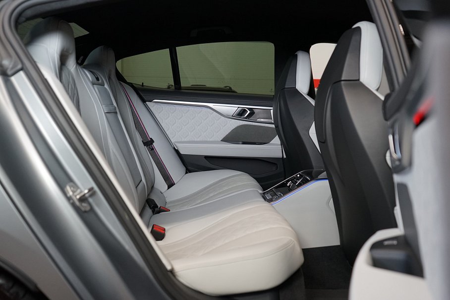BMW M8 Gran Coupé Competition xDrive