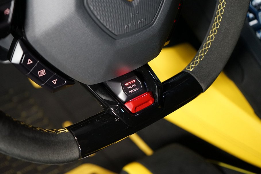 Lamborghini Huracán STO