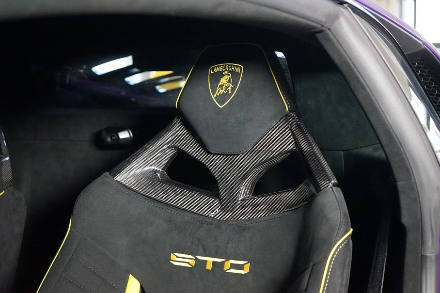 Lamborghini Huracán STO