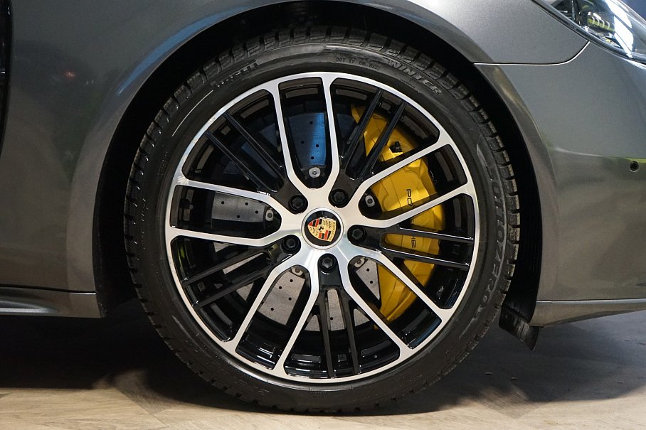 Porsche Panamera Sport Turismo Turbo S