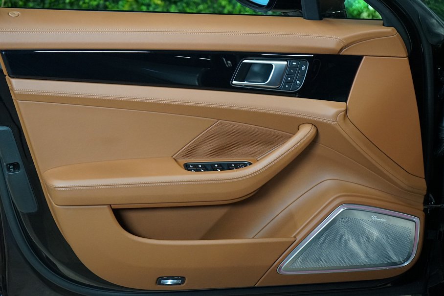 Porsche Panamera Sport Turismo Turbo S