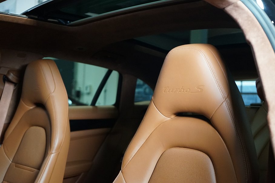 Porsche Panamera Sport Turismo Turbo S