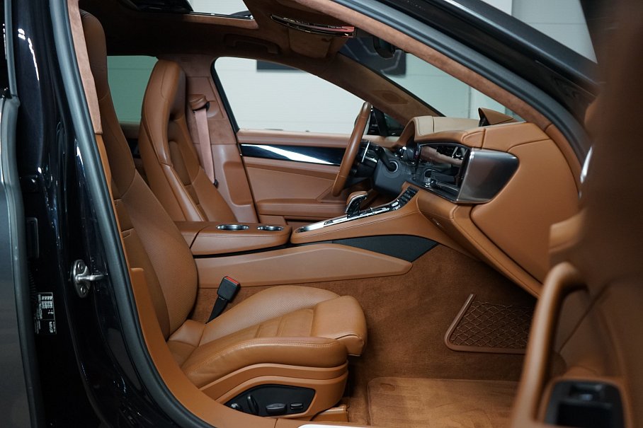 Porsche Panamera Sport Turismo Turbo S