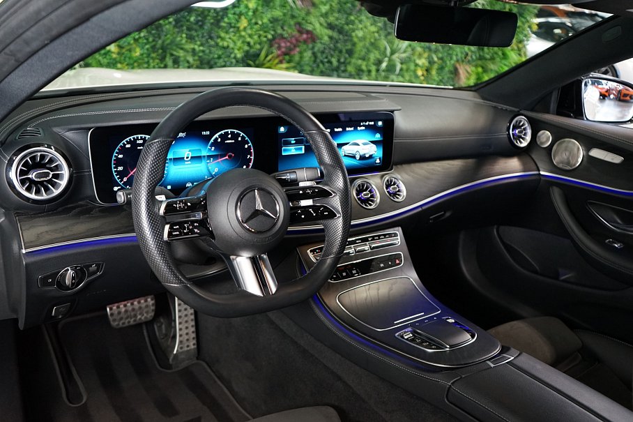 Mercedes-Benz Třída E 200 Coupé