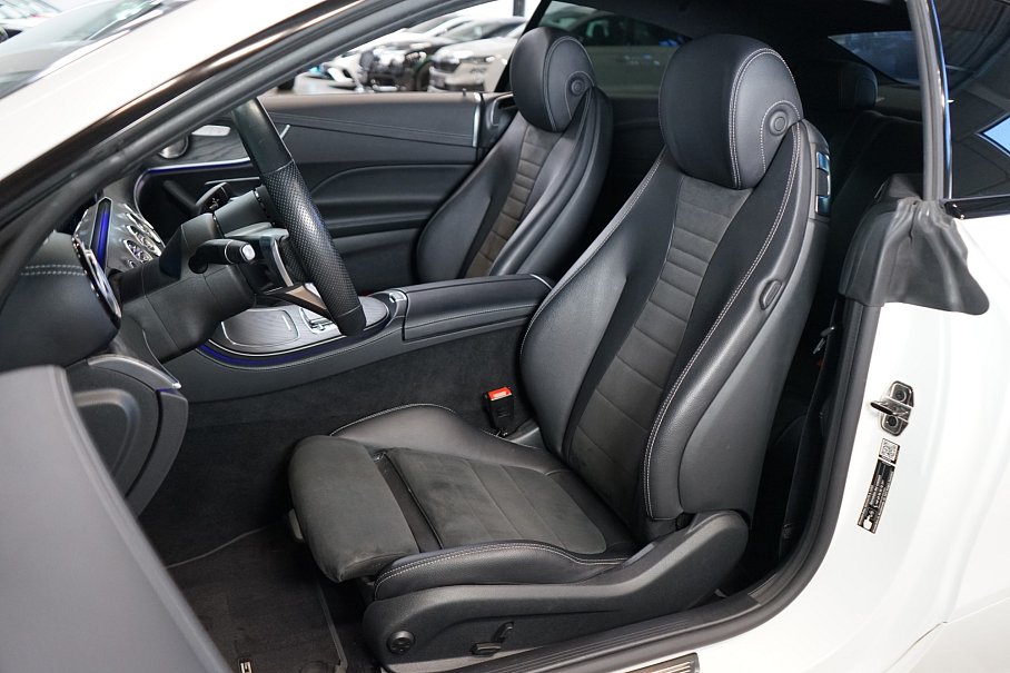 Mercedes-Benz Třída E 200 Coupé