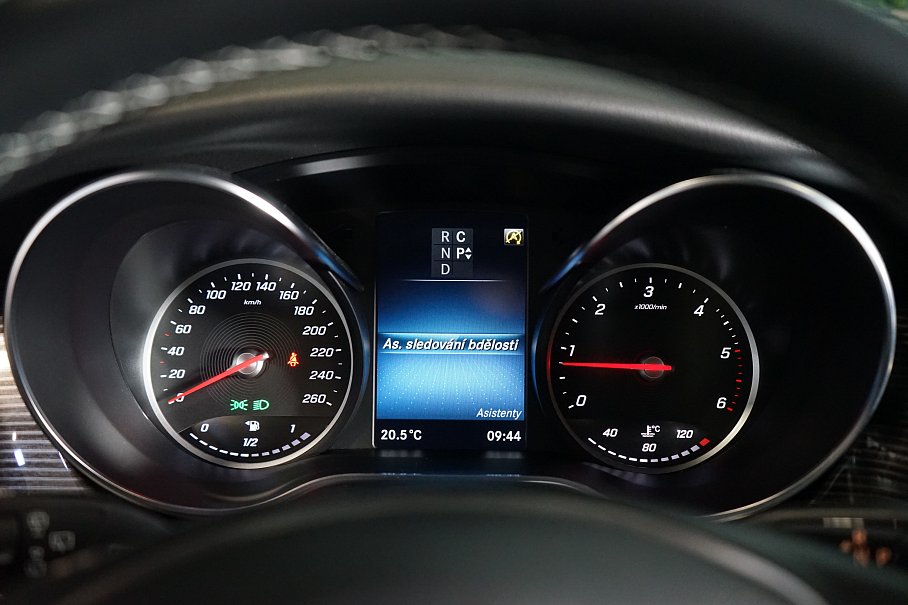 Mercedes-Benz Třída v 300d 4Matic