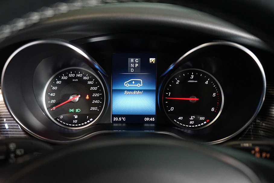 Mercedes-Benz Třída v 300d 4Matic