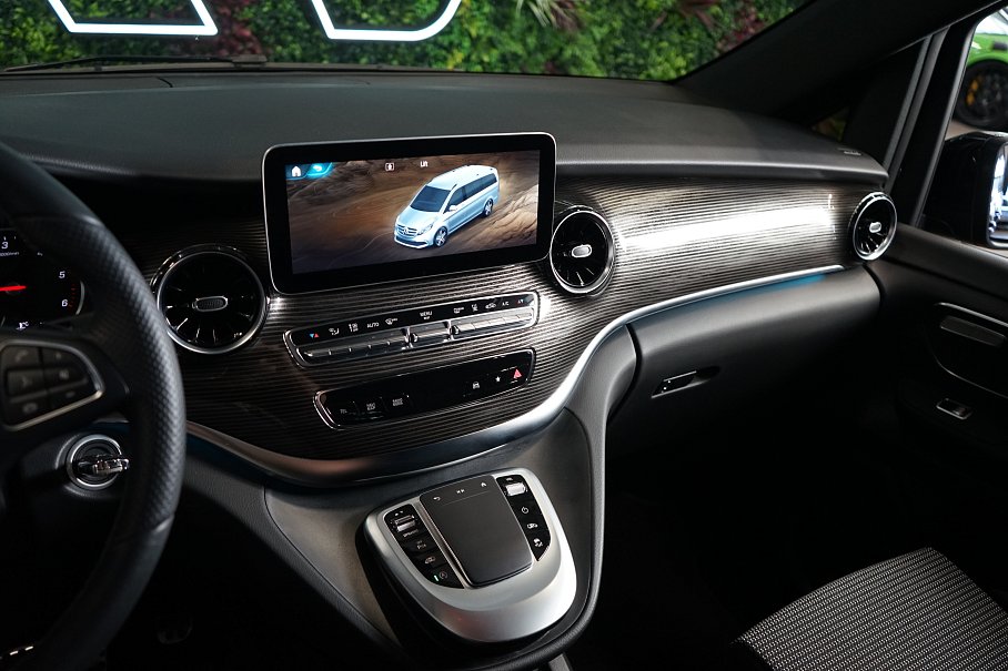 Mercedes-Benz Třída v 300d 4Matic