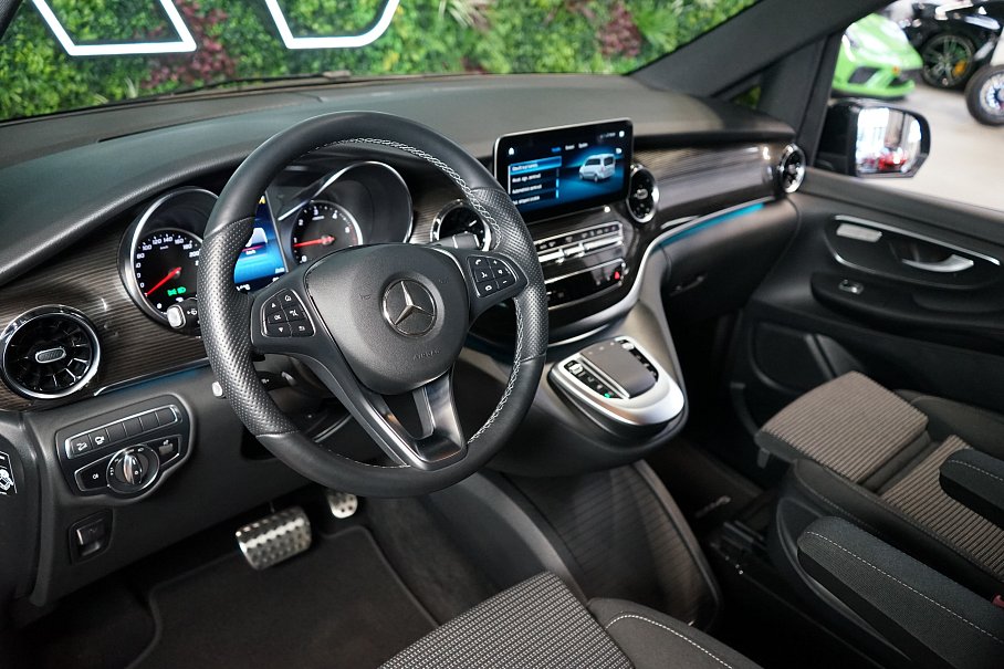 Mercedes-Benz Třída v 300d 4Matic