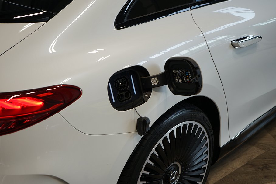 Mercedes-Benz EQE 43 AMG 4Matic