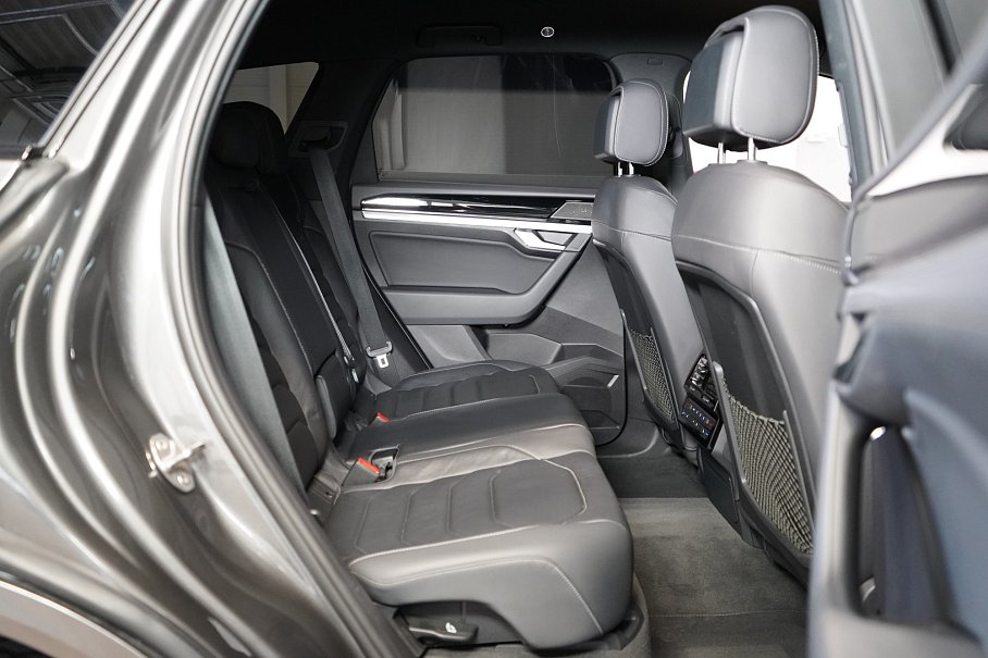 Volkswagen Touareg 3.0 TDI 4Motion R-Line