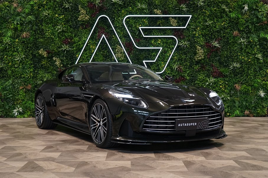 Aston Martin DB12 