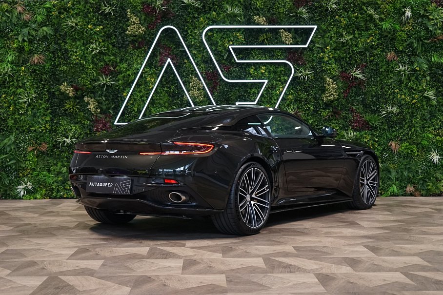 Aston Martin DB12 