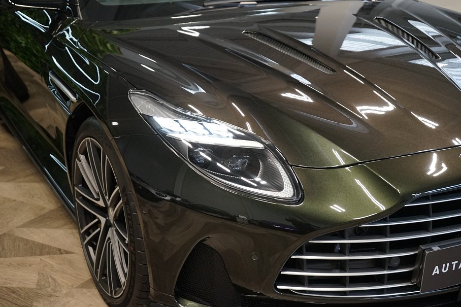 Aston Martin DB12 
