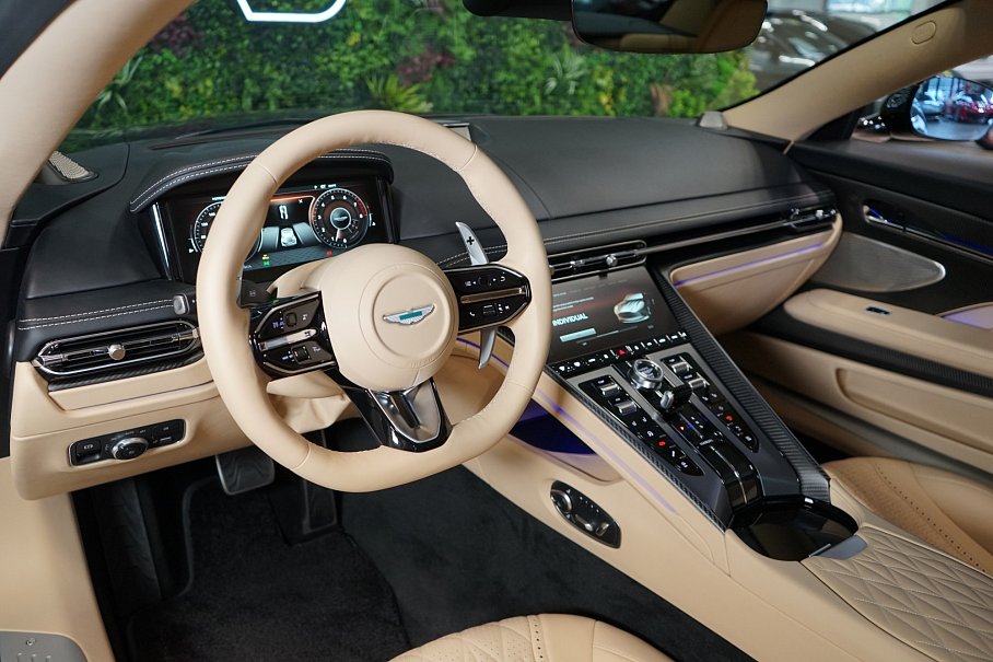Aston Martin DB12 