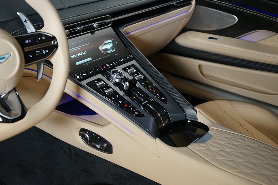 Aston Martin DB12 