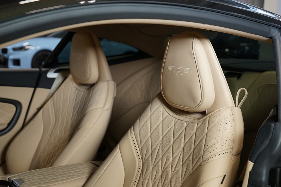 Aston Martin DB12 