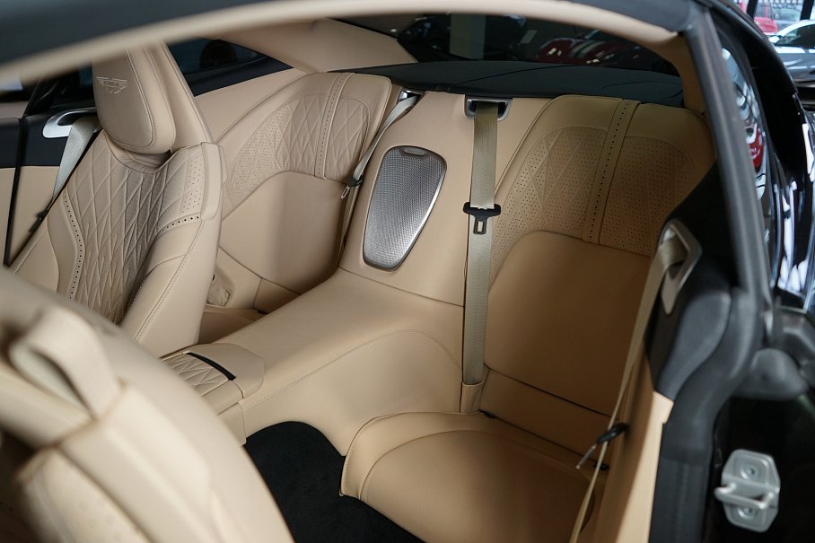 Aston Martin DB12 