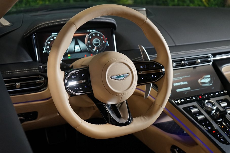 Aston Martin DB12 