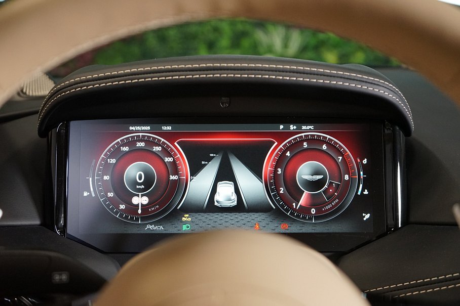 Aston Martin DB12 