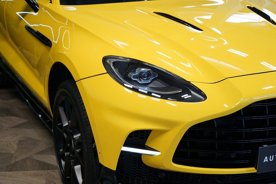 Aston Martin DBX 707