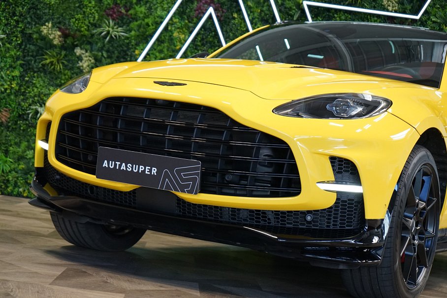 Aston Martin DBX 707
