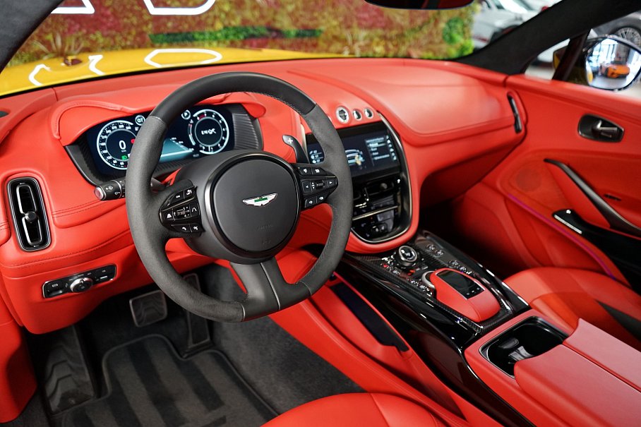 Aston Martin DBX 707