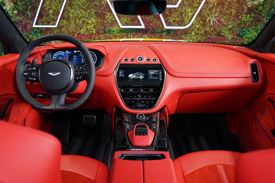 Aston Martin DBX 707