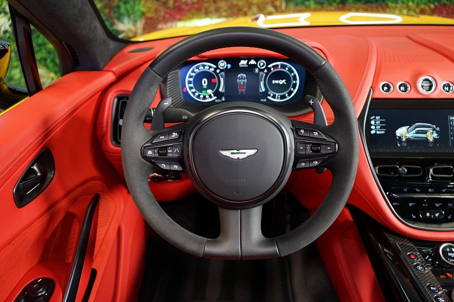 Aston Martin DBX 707