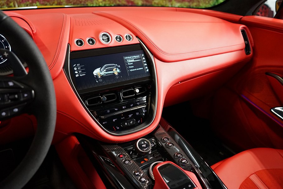 Aston Martin DBX 707