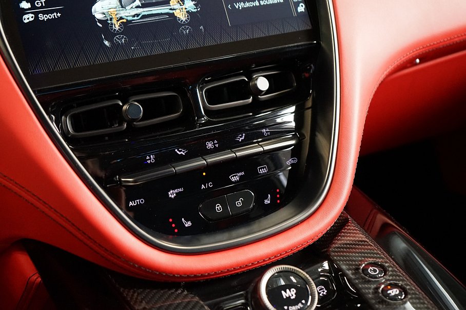 Aston Martin DBX 707