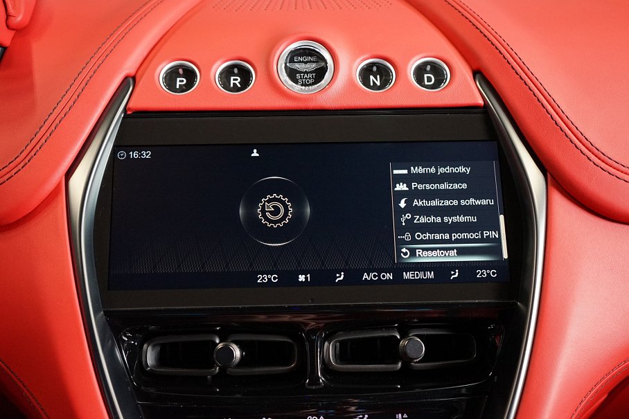 Aston Martin DBX 707