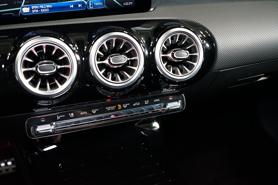 Mercedes-Benz CLA 200d