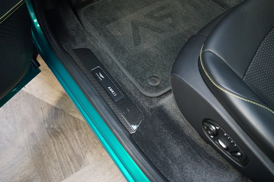 Aston Martin DBX 707