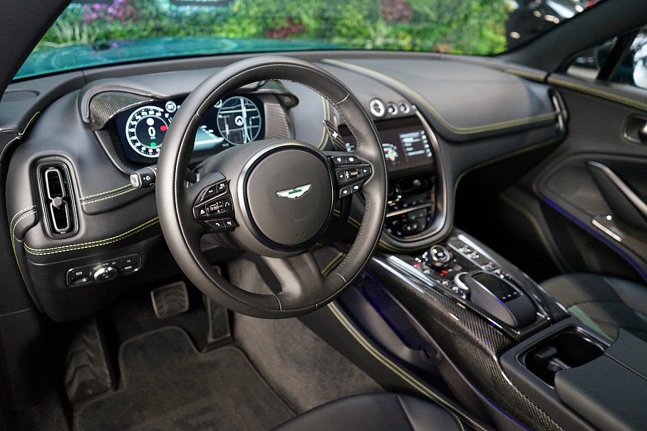 Aston Martin DBX 707