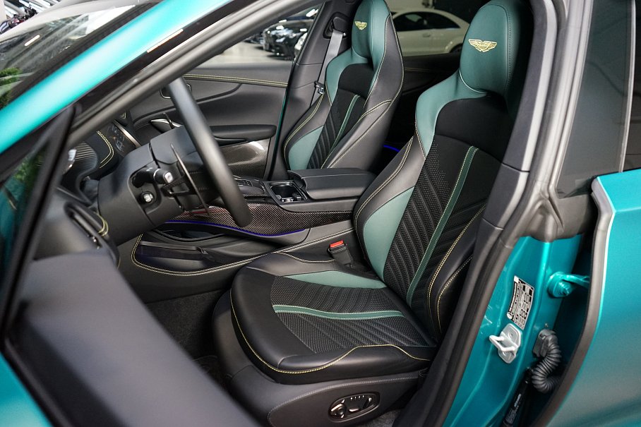 Aston Martin DBX 707