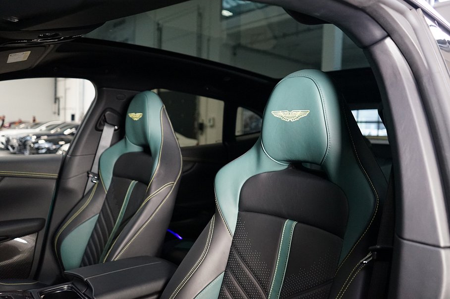 Aston Martin DBX 707
