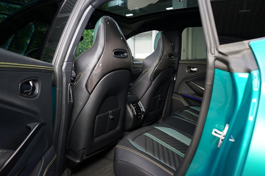 Aston Martin DBX 707