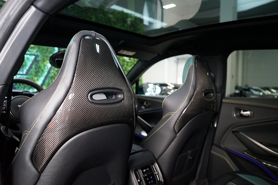 Aston Martin DBX 707